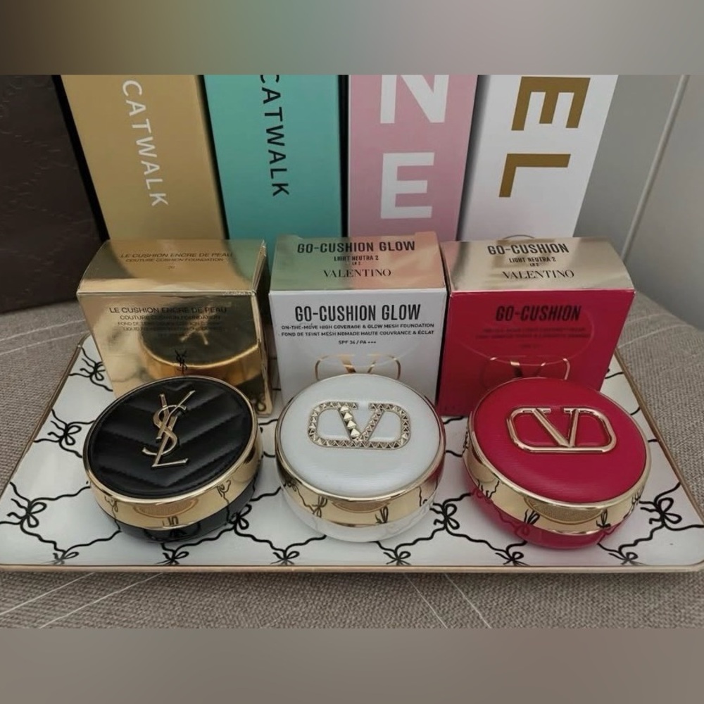 ✨Mini Powder Compact✨Valentino ✨NEW - Picture 4 of 4